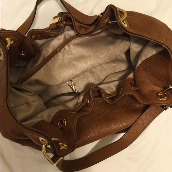 Micheal Kors Shoulder Bag ✨Host Pick✨ - Picture 10 of 10